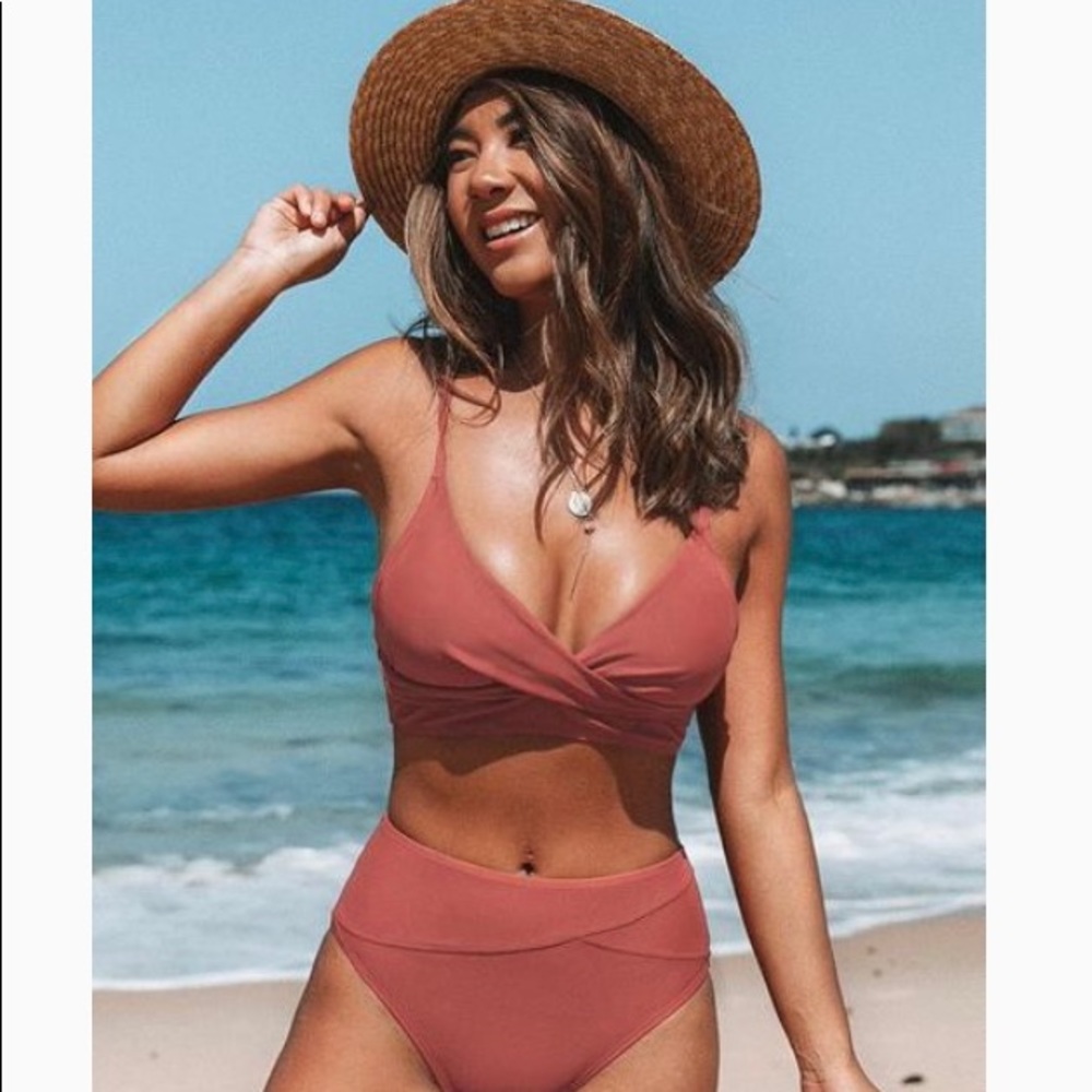bikini - Picture 2 of 2